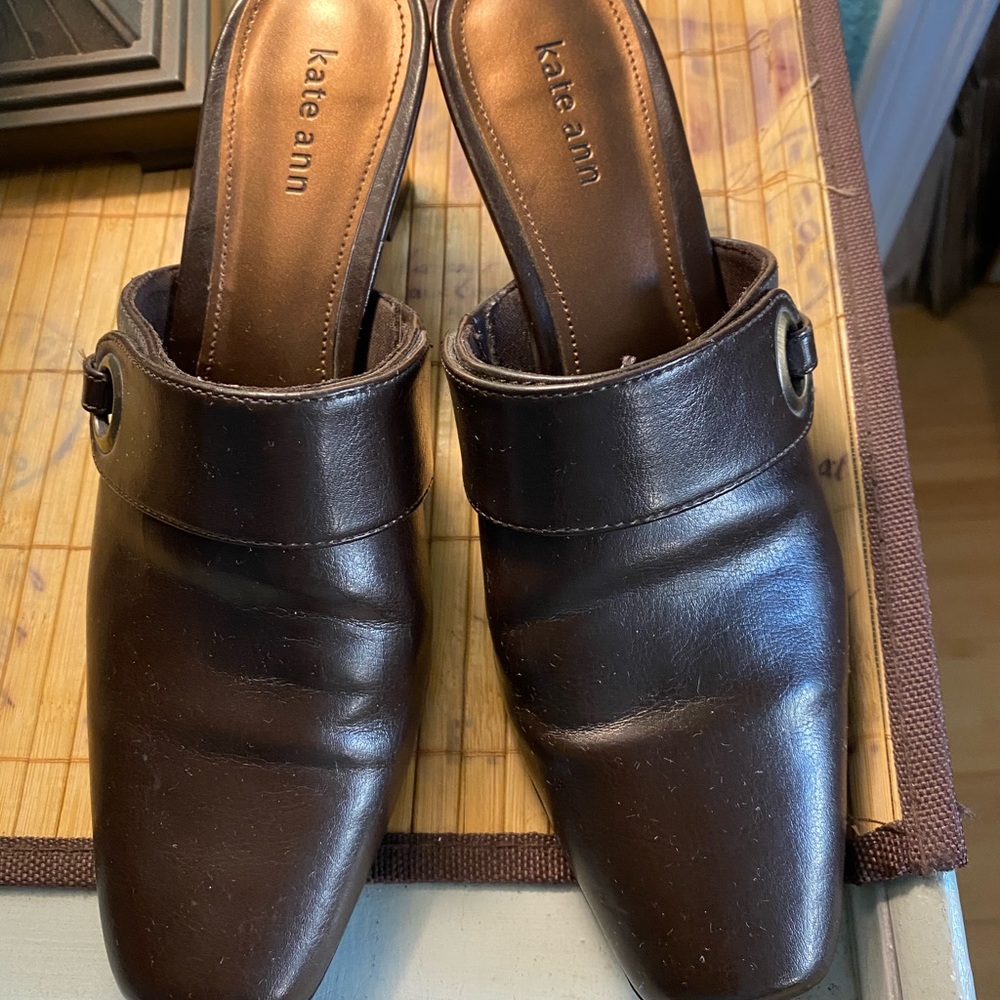 Kate lAnn  brown shoes with 3”heel size 8 med